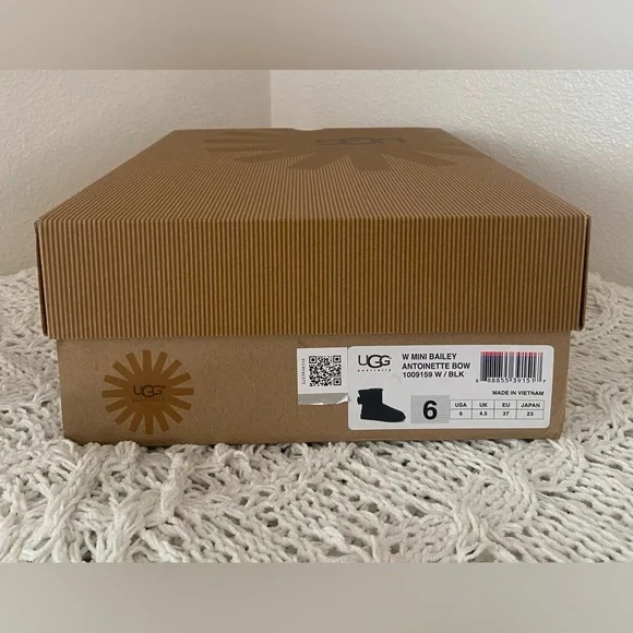 Black Short Ugg Boots - Picture 8 of 9